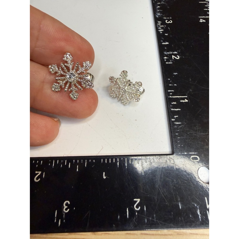 Avon Silver Tone Snowflake Clip On Earrings Rhinestone Winter Holiday Jewelry